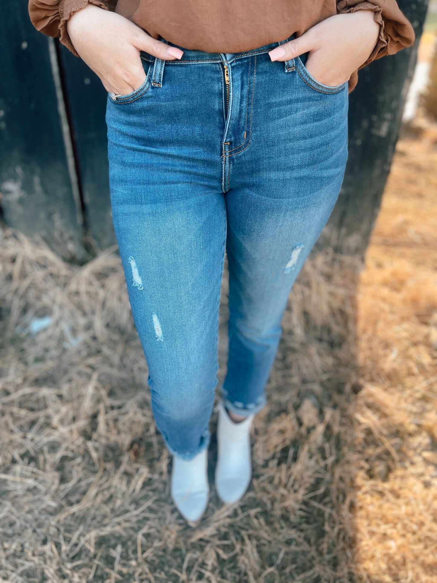 Loretta Ankle Straight Jeans