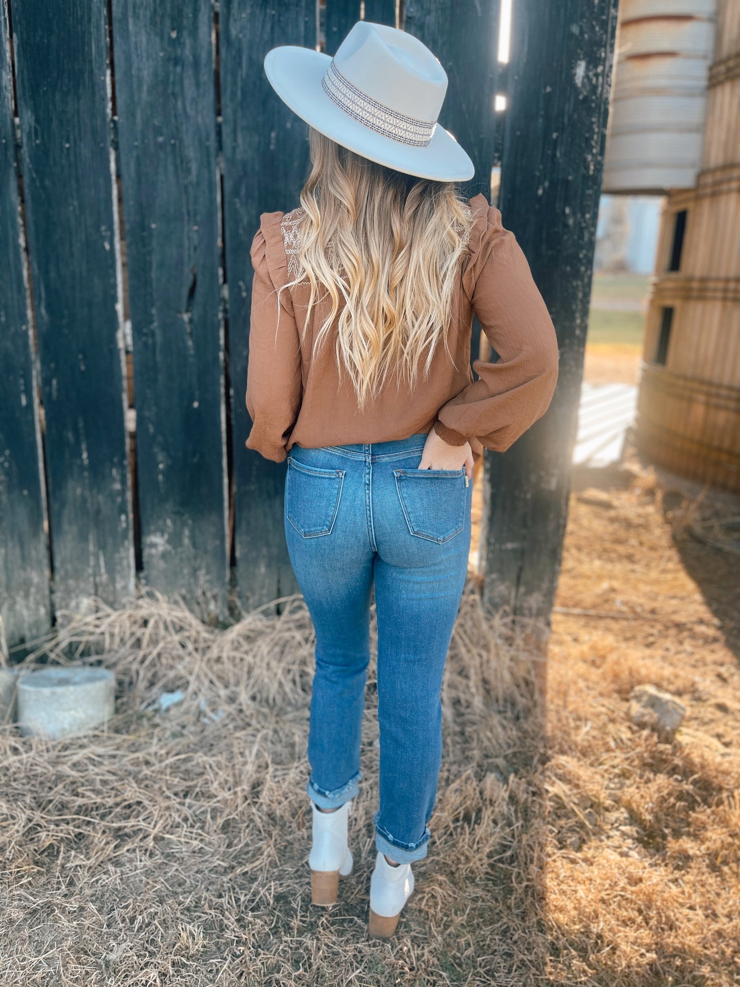Loretta Ankle Straight Jeans